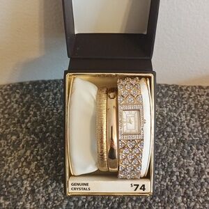 Elgin women gold tone and crystal watch with 2 gold tone bracelets